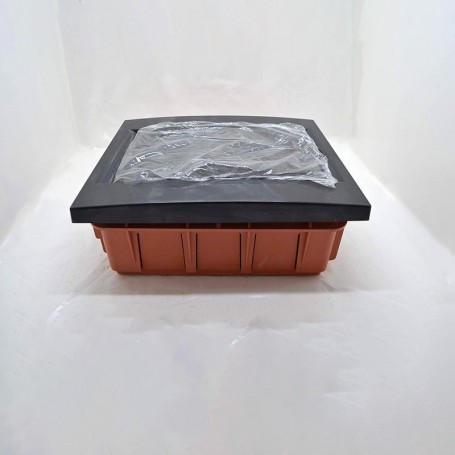 Centralita empotrable IP40 8 módulos negro con puerta ahumada