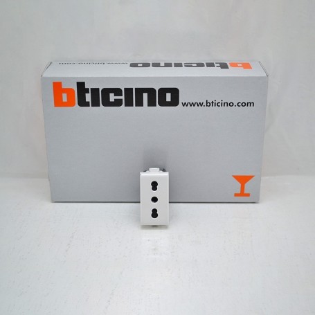Socket Bipasso 1016A Matix Bticino