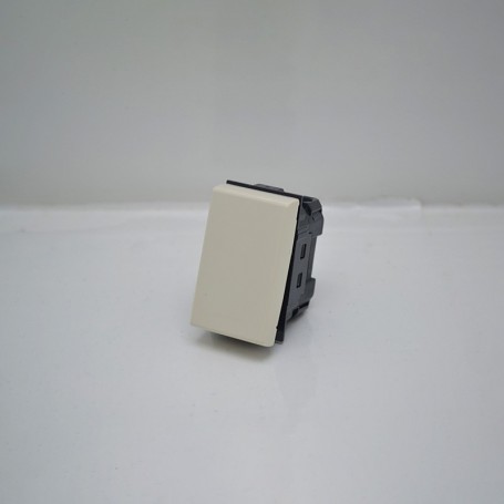 Desviador unipolar 16Ax Noir